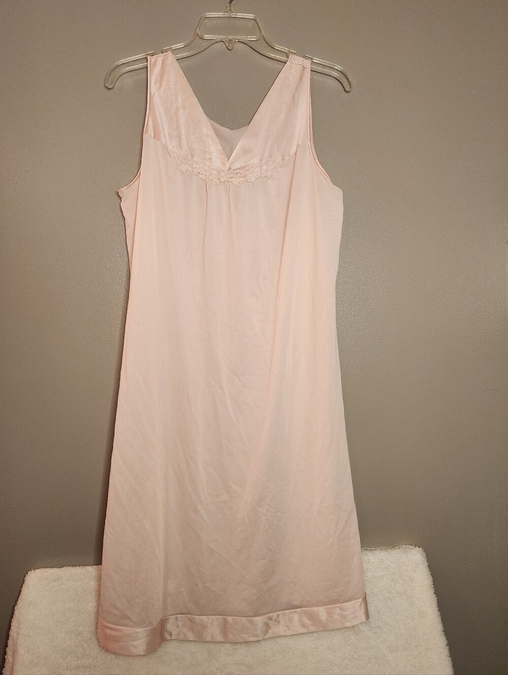 Vintage Vanity Fair Light Pink Nylon Nightgown or Slip Dress Size Large - Picture 5 of 8